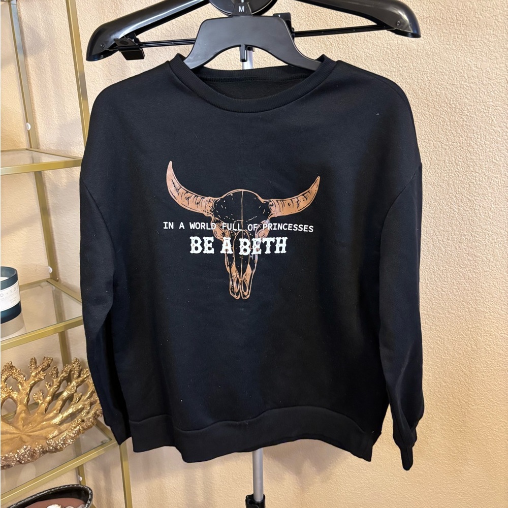 Yellowstone Vibes βBe a Bethβ Bull Skullβ Western Crewneck Medium